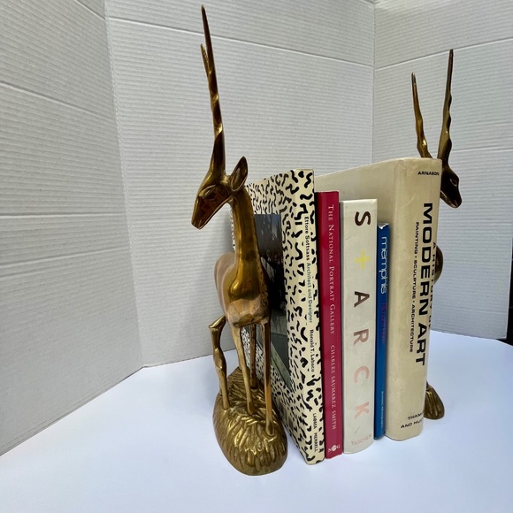 Mid-Century Modern Brass Gazelle Sculptures / Bookends in Brass, Pair - Picture 4 of 14